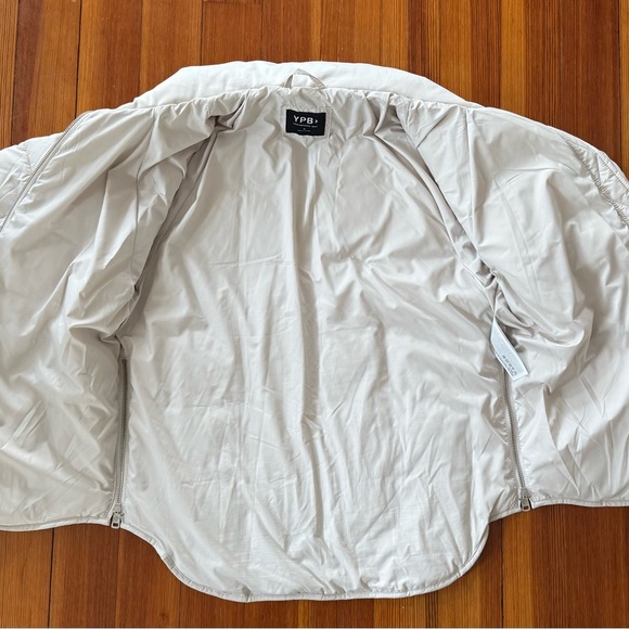 Abercrombie & Fitch YPB Women's On the Go Classic Puffer Jacket - Picture 5 of 7